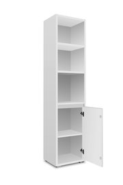 Weißes hohes Regal mit vier offenen Fächern und einer unteren Tür, perspektivisch von vorne links betrachtet.