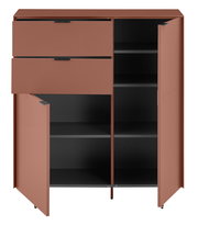 Terrakottafarbener Sideboard-/Kommodenschrank mit zwei Schubladen und zwei geöffneten Türen, innen schwarze Regalböden, Frontansicht leicht von oben auf weißem Hintergrund