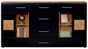 Modernes Sideboard mit schwarzer Front, Holzdetails und Glasregalen, frontal abgebildet.