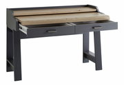 Modern secretaire met grijs onderstel en houten werkblad, twee lades open, zijaanzicht.