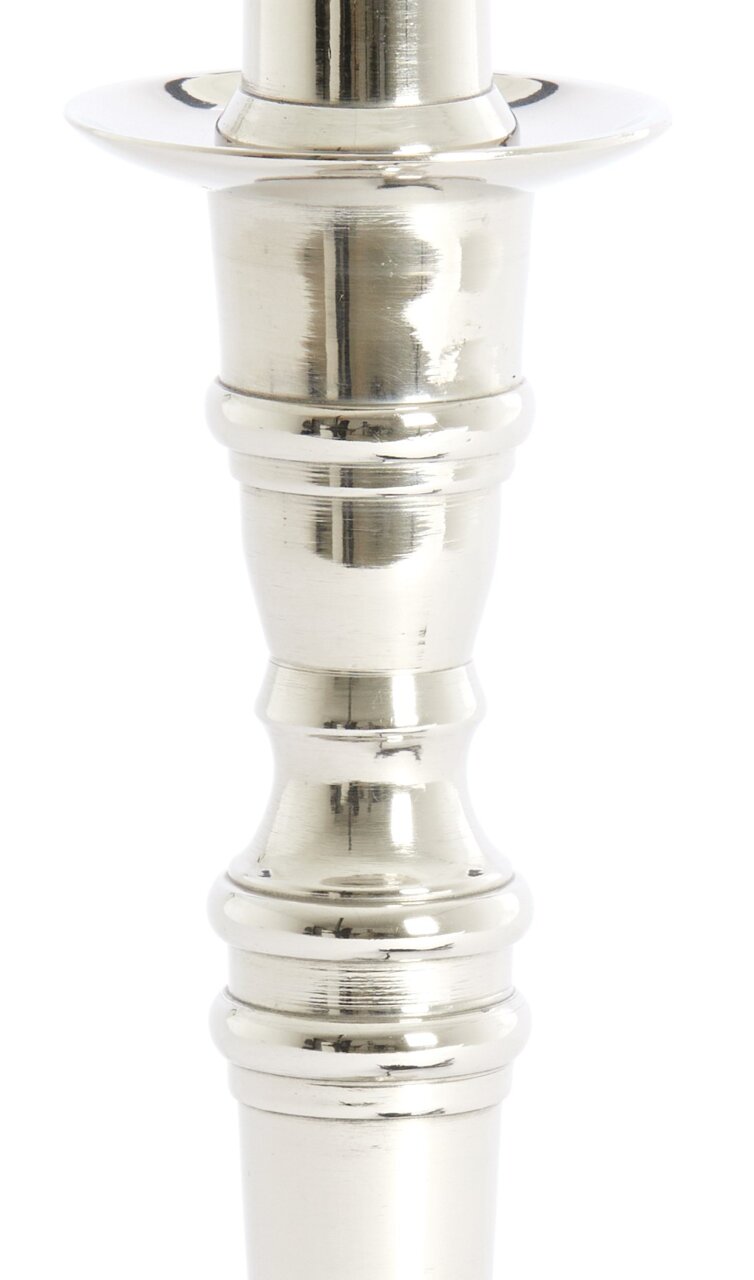 Light&Living Lampenfuß DELHI Nahaufnahme eines glänzenden, silbernen Lampenfußes mit geriffeltem Design, frontal betrachtet.