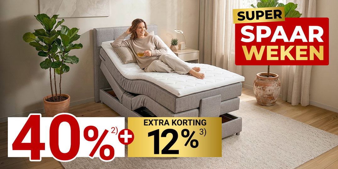 Vrouw ontspant op verstelbaar boxspringbed in lichte slaapkamer, Super Spaarweken-aanbieding.
