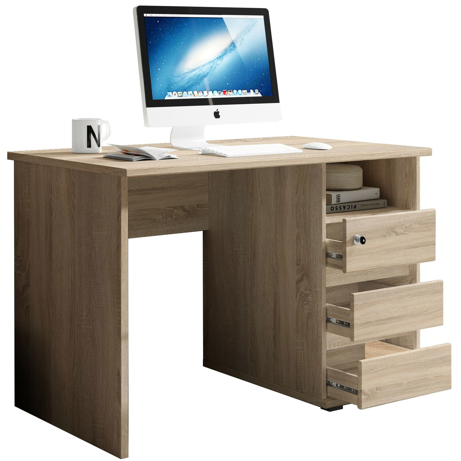 Moderner Schreibtisch aus Holz mit drei offenen Schubladen, einem Computerbildschirm und einer Tasse auf der linken Seite, seitliche Perspektive.