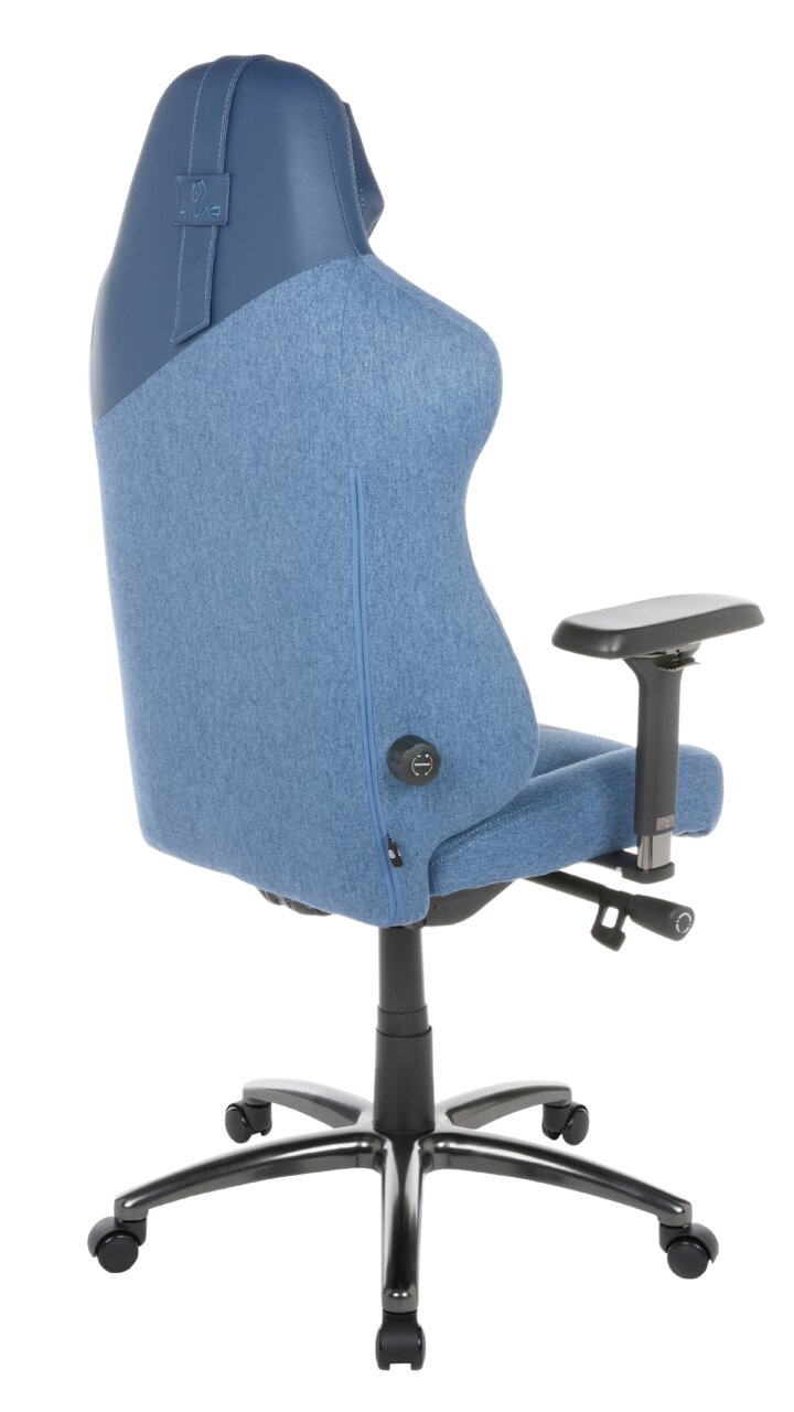 Rückansicht eines blauen Gaming-Stuhls mit verstellbaren Armlehnen und ergonomischem Design.