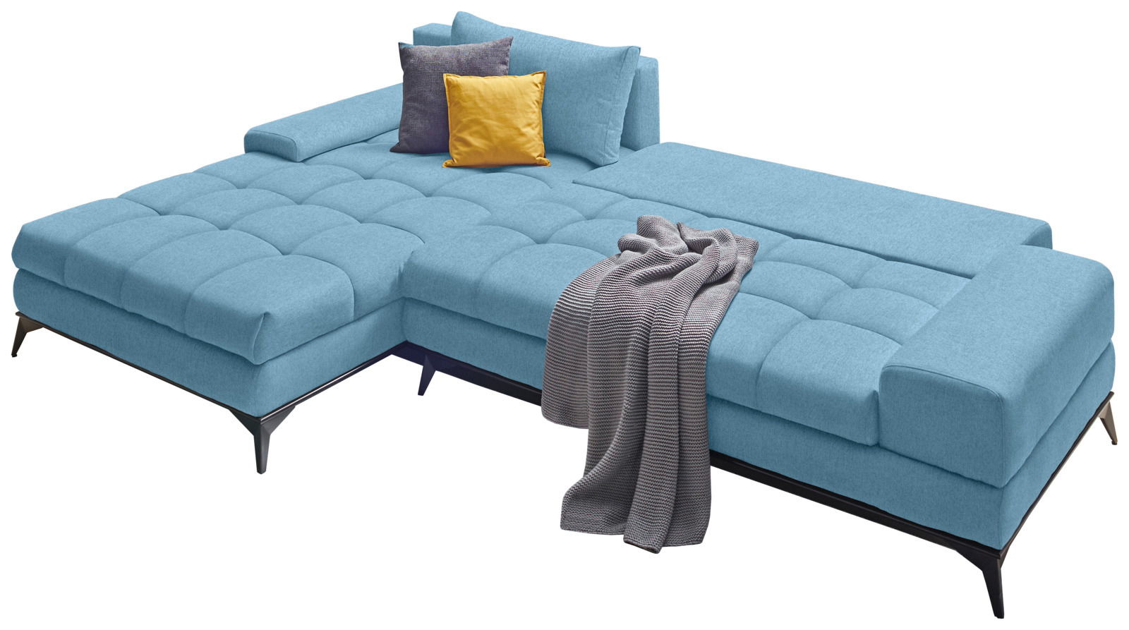 Blaue Ecksofa Rundecke Ottli mit Kissen und Decke, Perspektive von schräg vorne