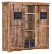 Rustikales Highboard aus Holz mit Schiebetüren und Regalfächern, seitliche Perspektive