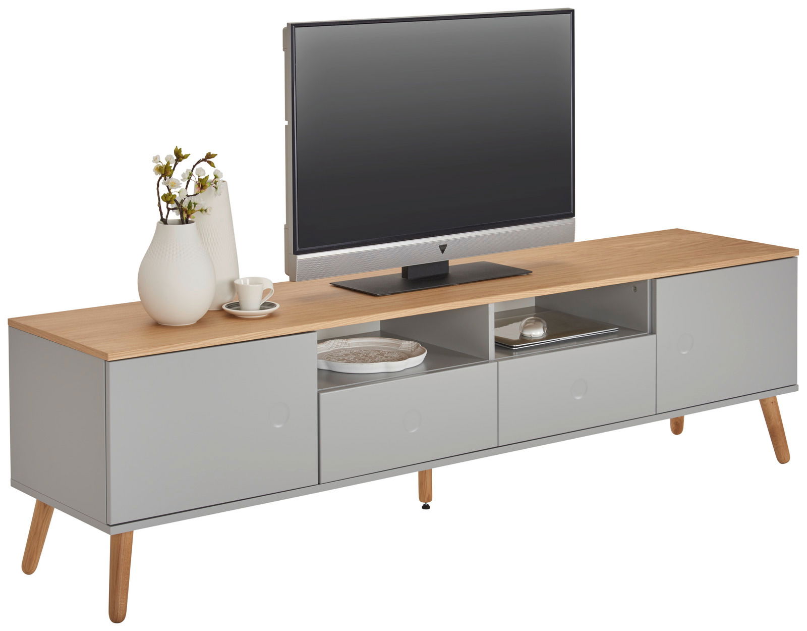Modernes TV-Board mit Holzoberfläche und grauen Schubladen, dekoriert mit Vasen und Tasse, seitliche Perspektive