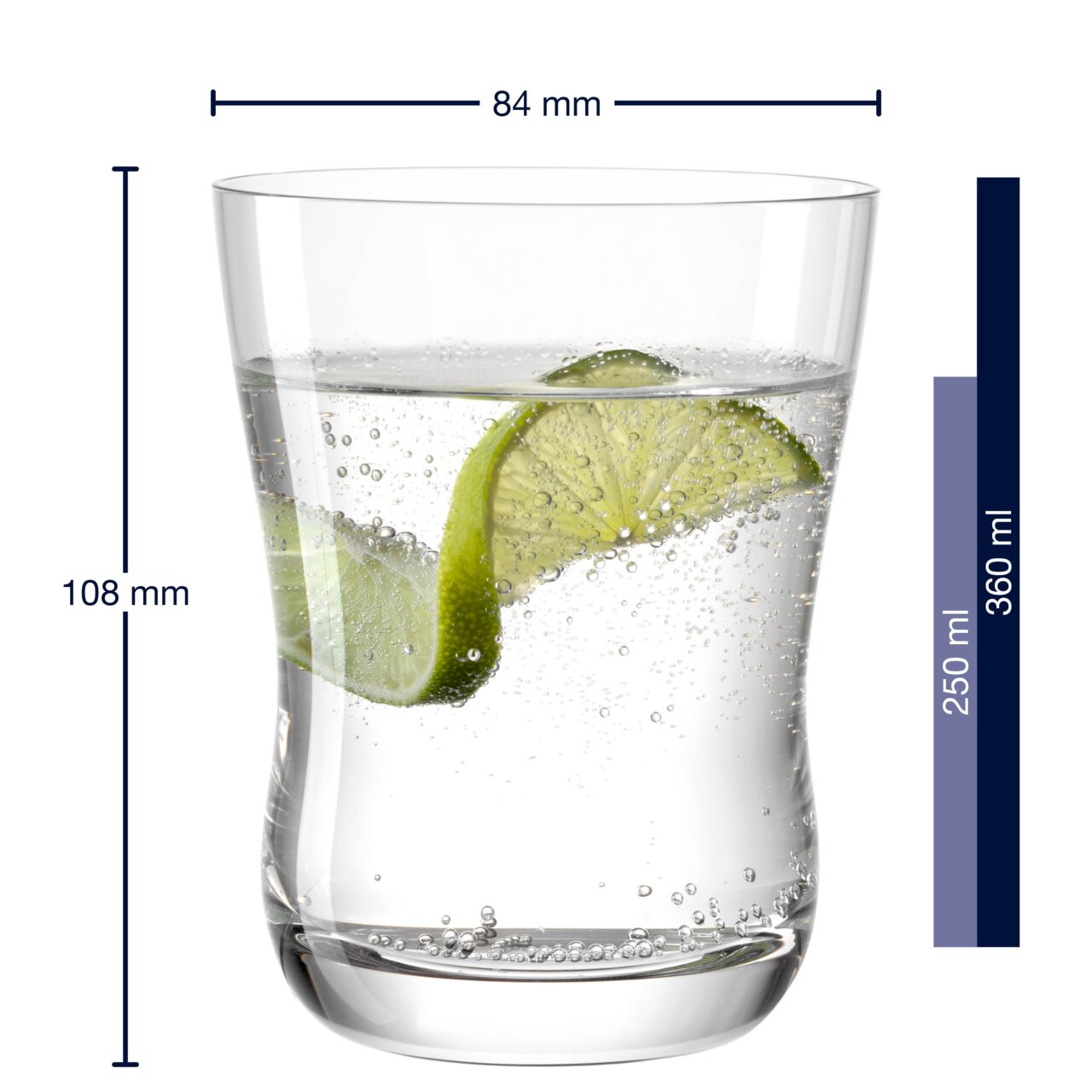 Transparenter Becher mit 360 ml Fassungsvermögen, gefüllt mit sprudelndem Wasser und Limettenscheiben, seitliche Ansicht.