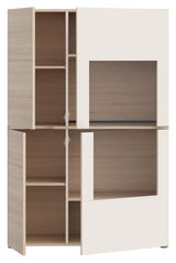 Vitrine aus hellem Holz mit weißen Türen, teilweise geöffnet, Vorderansicht