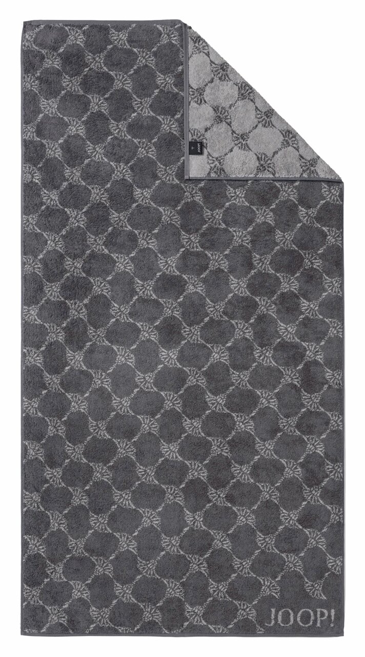 Grijze handdoek met geometrisch patroon en JOOP!-logo, van bovenaf gefotografeerd.