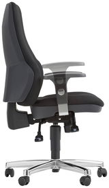 Seitliche Ansicht eines modernen Drehsessels mit verstellbaren Armlehnen und stabiler Basis auf Rollen.