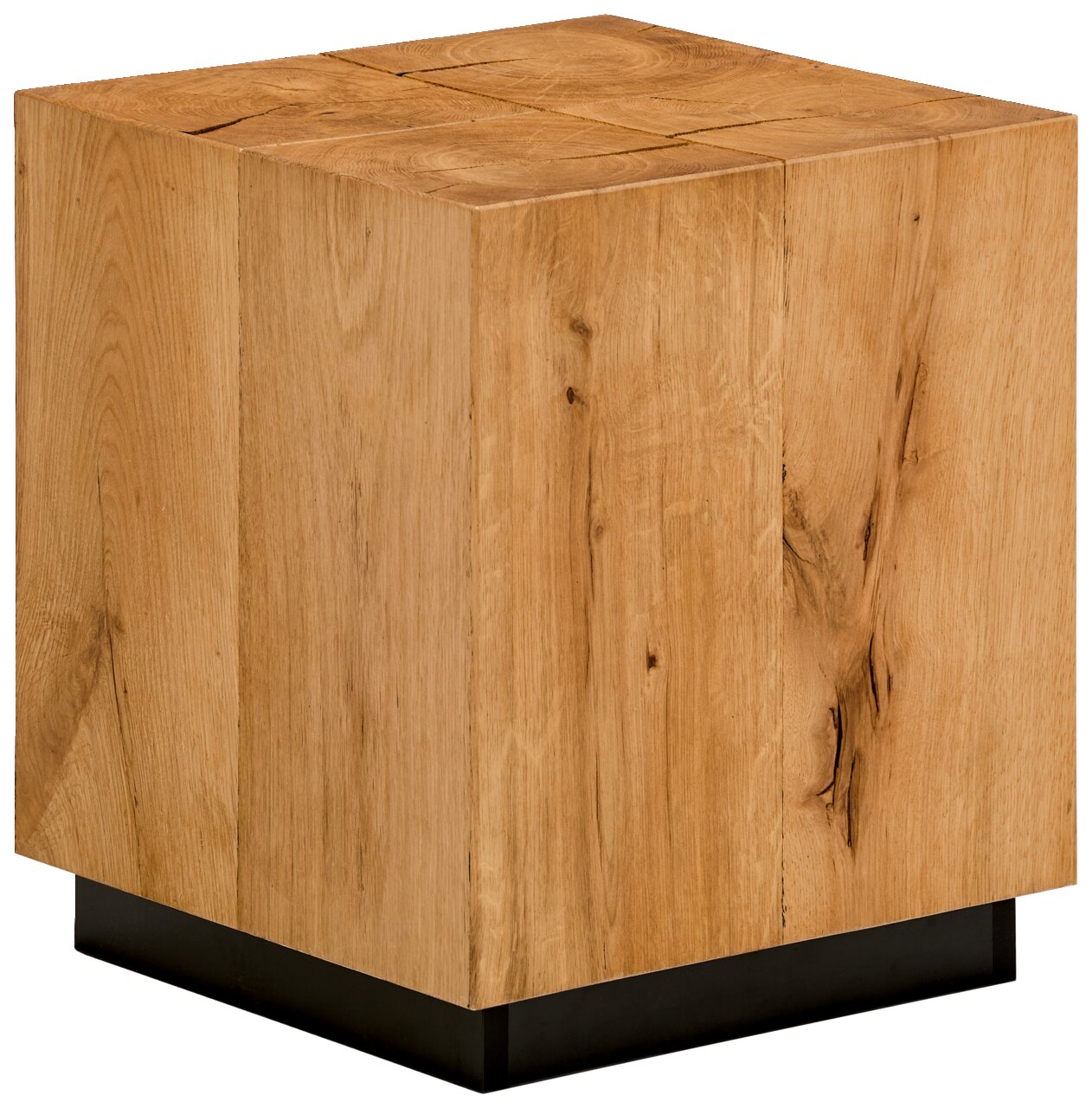 Massiver Holz-Beistelltisch in Würfelform mit sichtbarer Maserung und schwarzem Sockel, schräg von vorne oben fotografiert