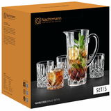 Noblesse Krugset 5-tlg. von Nachtmann, bestehend aus einem Krug und vier Gläsern, aus feinem Kristallglas mit elegantem Schliffmuster, seitliche Perspektive.