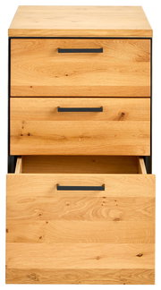 Frontansicht eines Anstellcontainers mit drei Schubladen aus Holz, die mittlere Schublade ist leicht geöffnet.