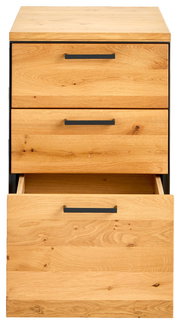 Frontansicht eines Anstellcontainers mit drei Schubladen aus Holz, die mittlere Schublade ist leicht geöffnet.
