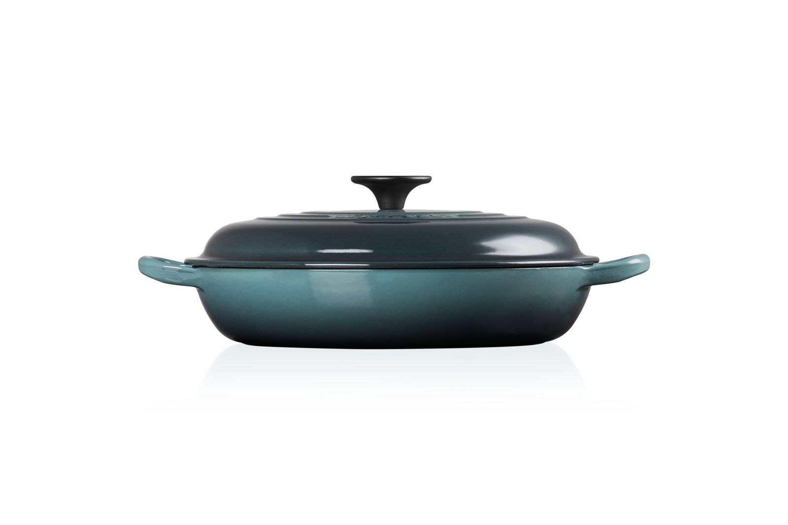 LE CREUSET Gourmet-Profitopf 26cm Tradition OCEAN Servierpfanne 26cm Ocean mit Deckel, seitliche Perspektive