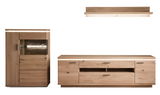 Wohnkombination aus Holz mit Vitrine, TV-Schrank und Wandregal, frontale Ansicht