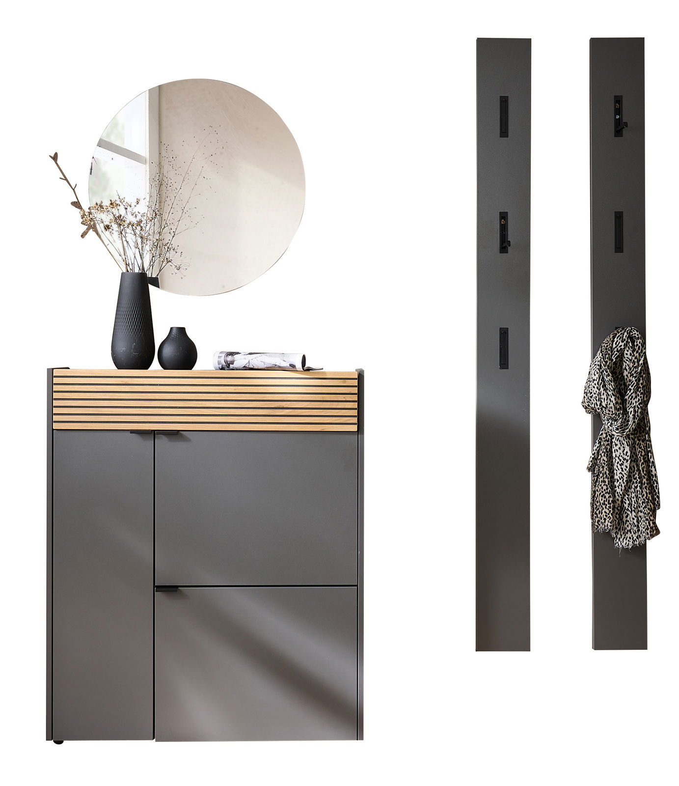 Voleo Garderoben-Set RIO Garderoben-Set in Graphit mit modernem Design, bestehend aus einem Schrank mit Holzdetails und zwei Wandpaneelen mit Haken, frontal abgebildet.