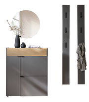 Garderoben-Set in Graphit mit modernem Design, bestehend aus einem Schrank mit Holzdetails und zwei Wandpaneelen mit Haken, frontal abgebildet.