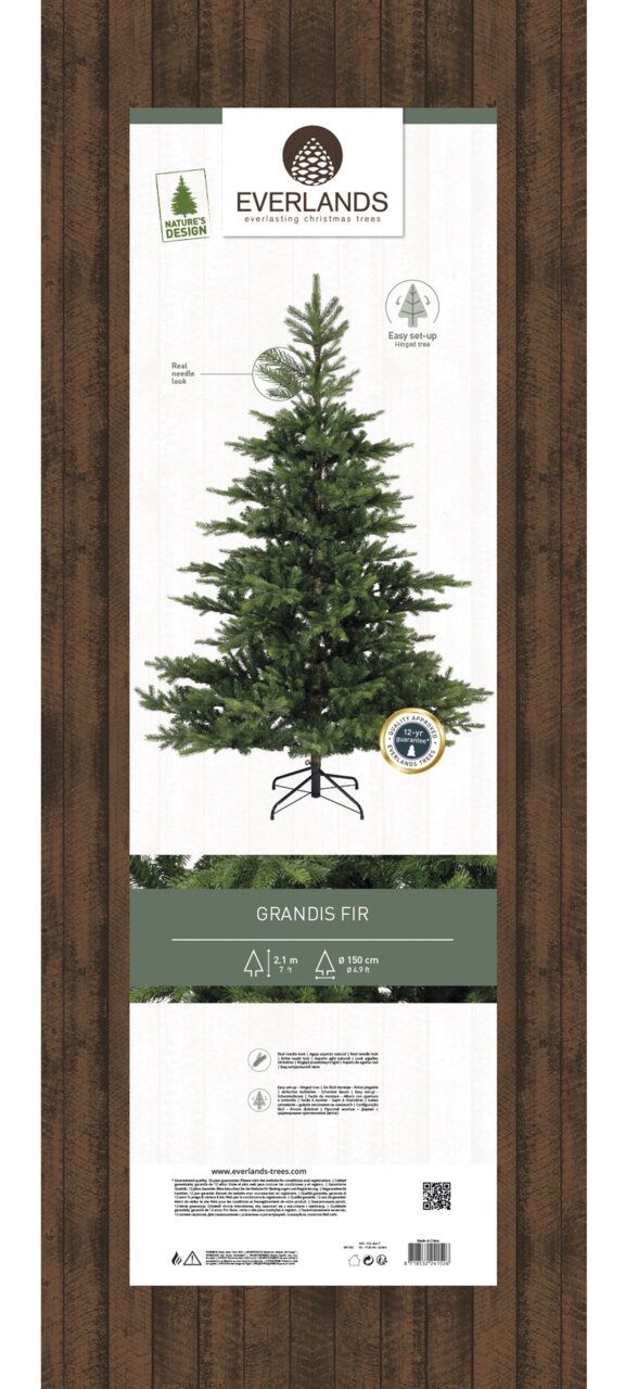 Kunstkerstboom Grandis Fir, 2,1 m hoog en 1,5 m in diameter, met realistisch naaldblad, afgebeeld van voren op een stevige metalen standaard.