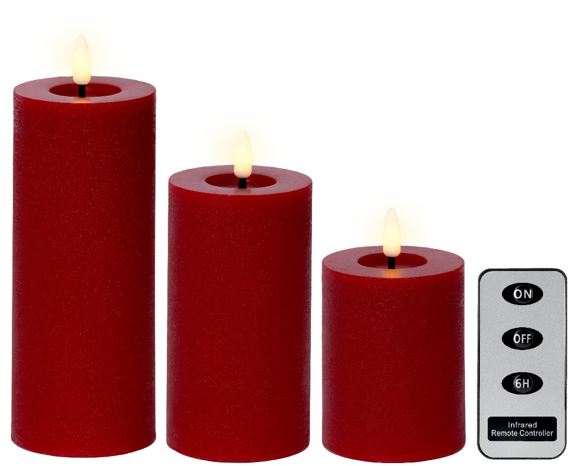 Drei rote LED-Kerzen in verschiedenen Größen mit flackernder Flamme, begleitet von einer Fernbedienung. Frontalansicht.