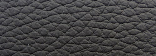 Nahaufnahme von schwarzem, strukturiertem Lederbezug eines Sessels