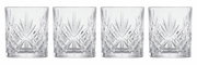 Vier Whiskygläser mit elegantem Schliffmuster, frontal fotografiert.