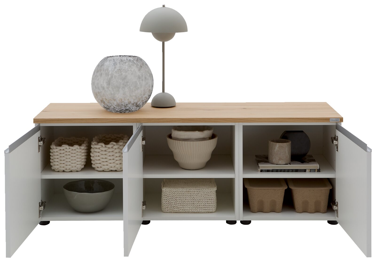 Dieter Knoll Lowboard LENDINA Modernes Sideboard/Lowboard in Weiß mit Holzplatte, drei offene Türen und sichtbaren Fächern mit Deko, frontal aus leichter Vogelperspektive vor weißem Hintergrund.