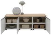 Modernes Sideboard/Lowboard in Weiß mit Holzplatte, drei offene Türen und sichtbaren Fächern mit Deko, frontal aus leichter Vogelperspektive vor weißem Hintergrund.