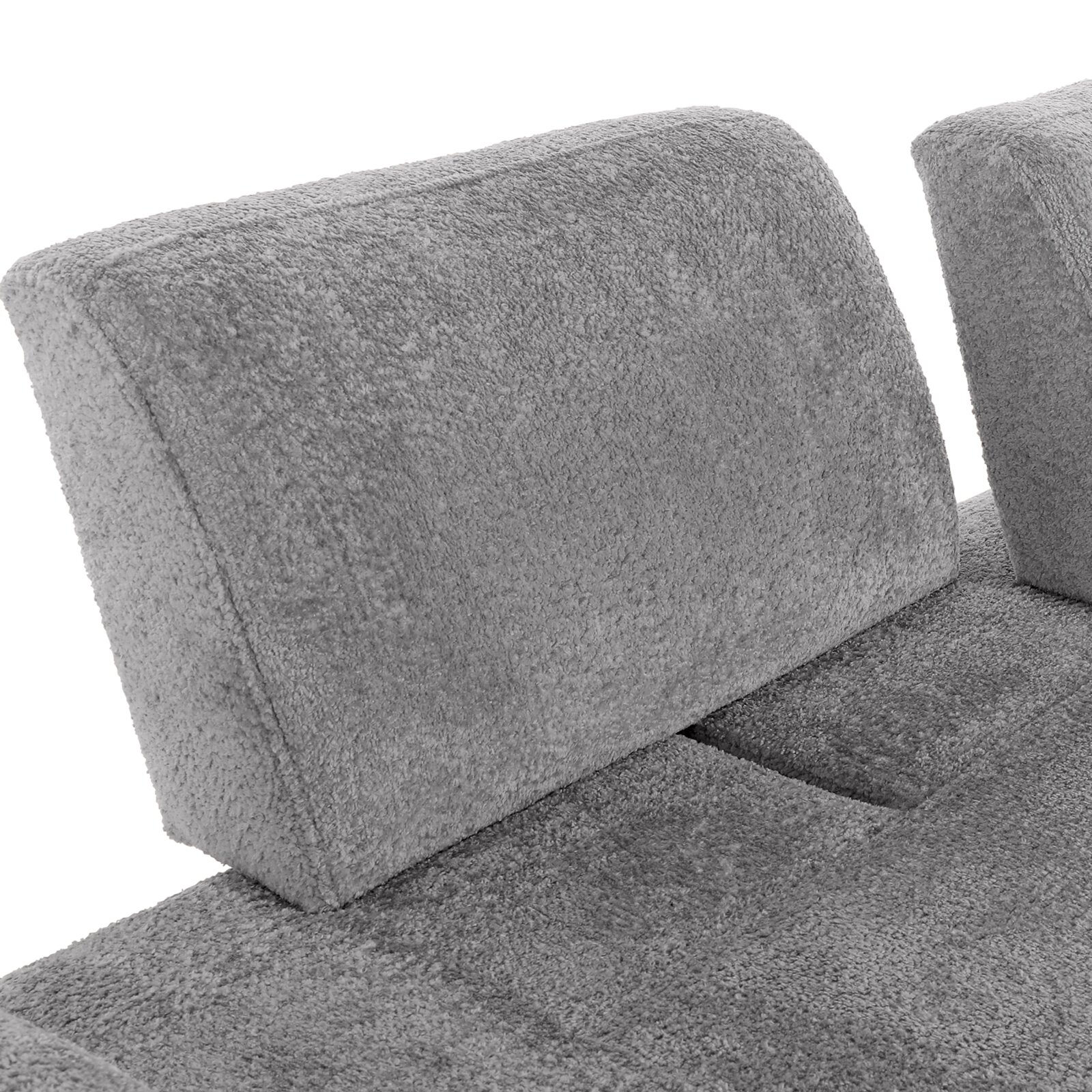 Graues Sofa 2-Sitzer mit weicher Textur, Nahaufnahme der Rückenlehne von schräg oben.