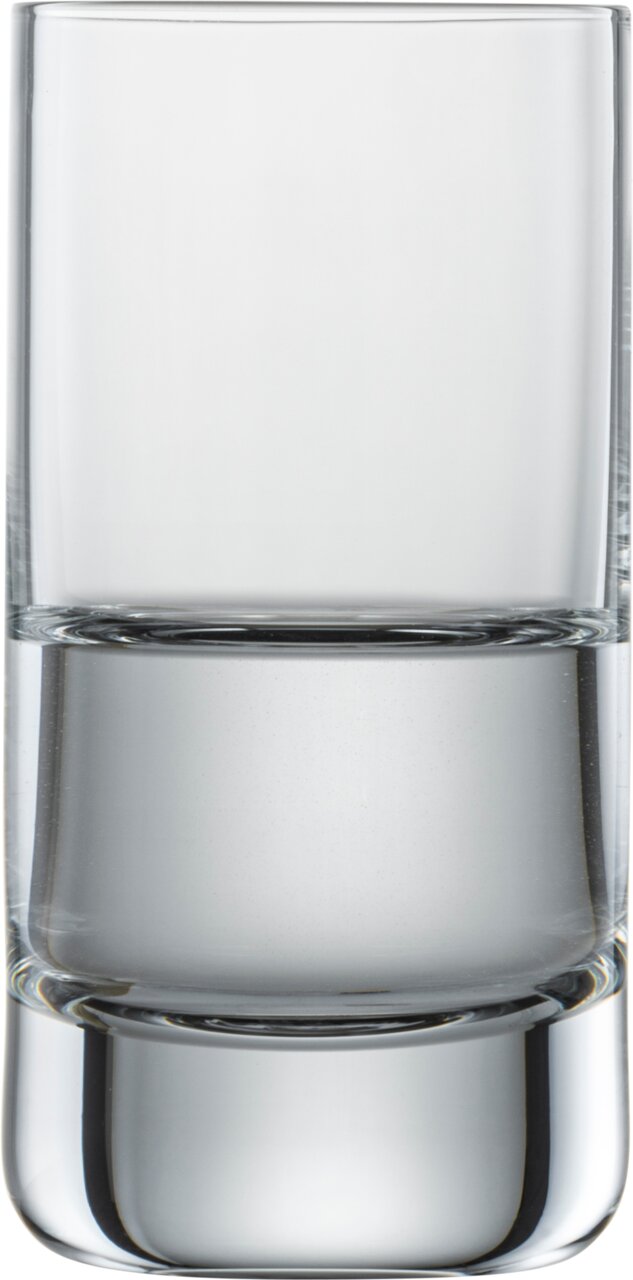 Ein einfaches, klares Schnapsglas in zylindrischer Form, frontal fotografiert.