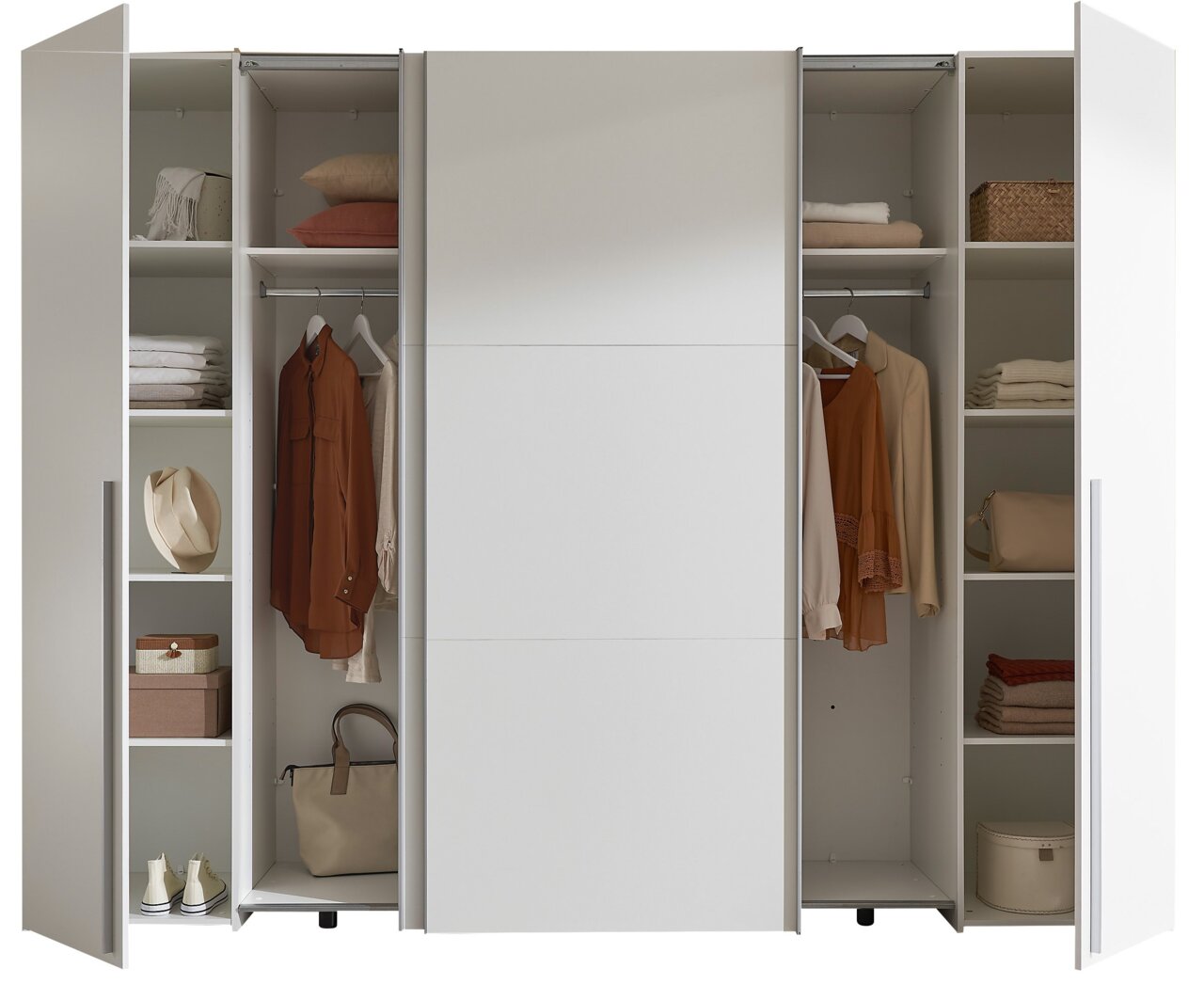 Moderner Dreh- und Schwebetürenschrank mit vier Türen, geöffnet, zeigt Innenfächer mit Kleidung, Taschen und Accessoires, Frontalansicht.