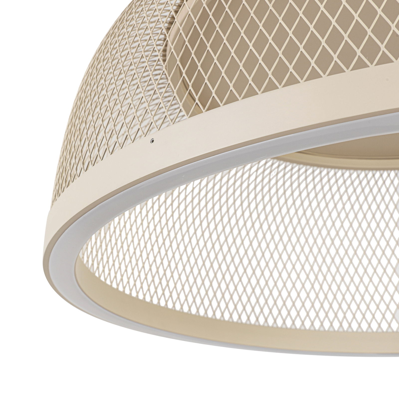 Nahaufnahme einer modernen LED-Deckenleuchte mit einem eleganten, gitterartigen Design in Beige.