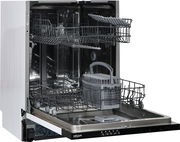 Offener Einbaugeschirrspüler mit herausgezogenem Unterkorb, Ansicht von vorne links