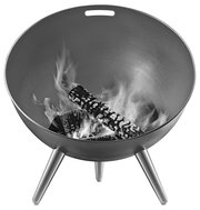 Feuerschale FireGlobe mit brennendem Holz, seitliche Perspektive