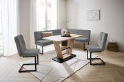Moderne Esszimmer-Eckbankgruppe mit grauen Polstern und Holztisch in einem hellen Raum, seitliche Perspektive.