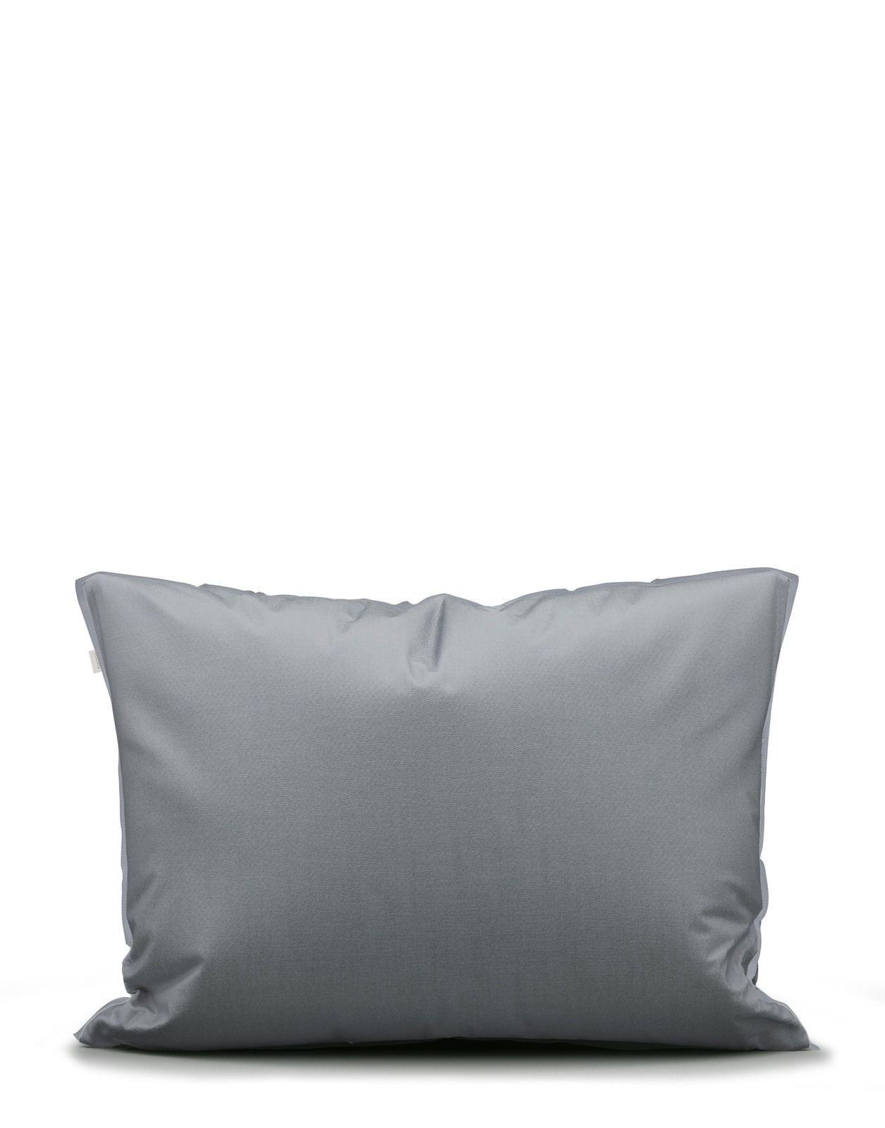 Graues Kissen in Vorderansicht, Teil der Bettwäsche 155x220cm