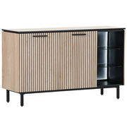 Modernes Sideboard mit Holzlamellen-Design, teilweise geöffnete Tür, seitliche Perspektive