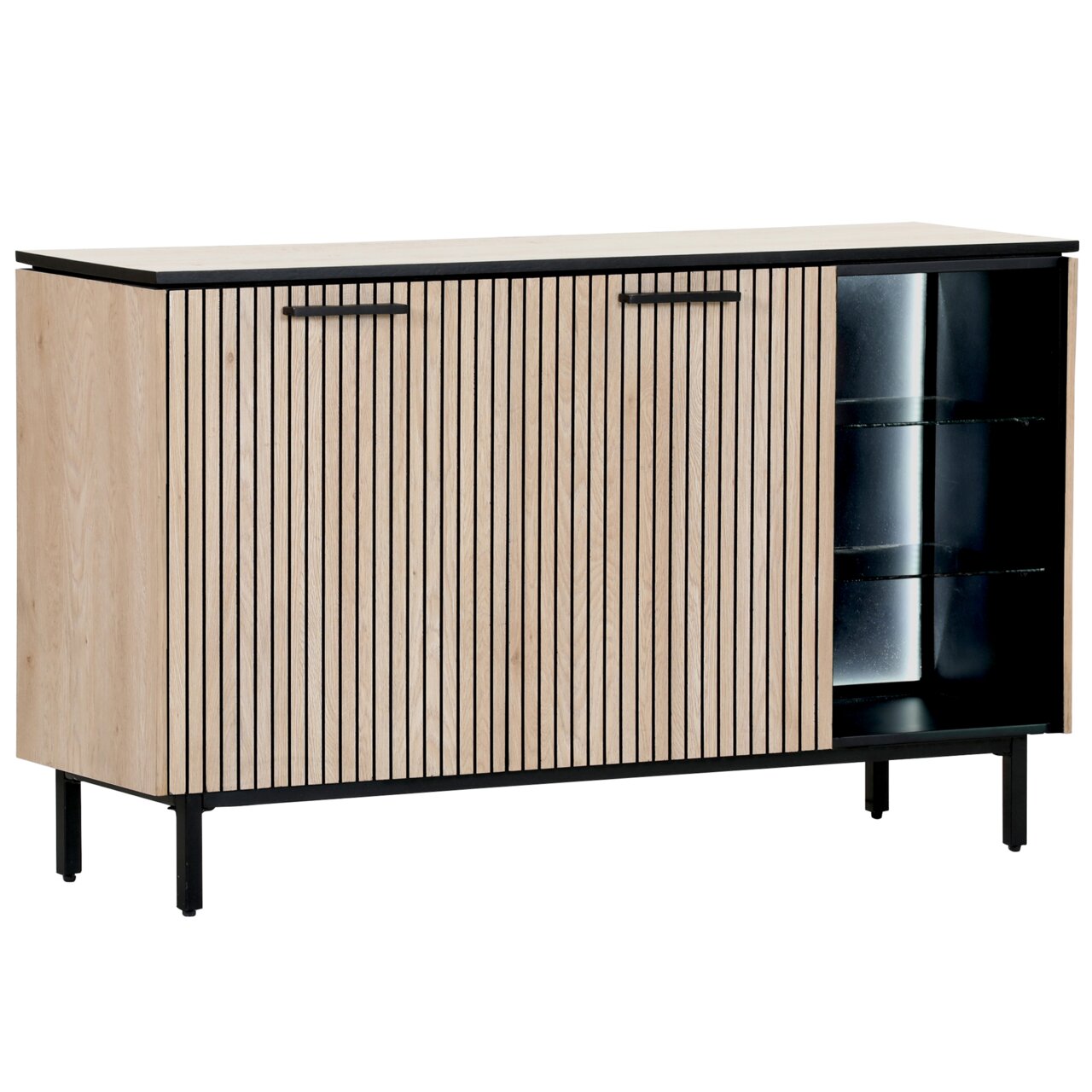 Modernes Sideboard mit Holzlamellen-Design, teilweise geöffnete Tür, seitliche Perspektive