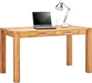 Moderner Schreibtisch aus Holz mit drei Schubladen, darauf ein Laptop, eine Lampe und eine Tasse, seitliche Perspektive.