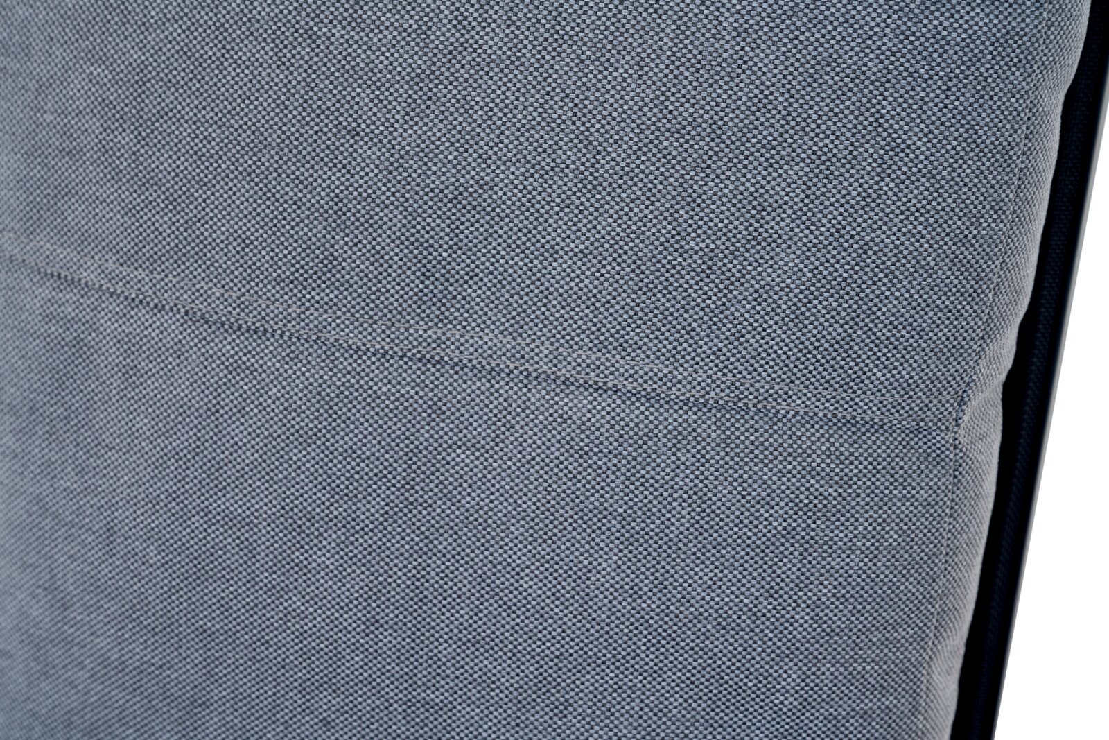 Close-up van de grijze stoffen bekleding van een Comfort Plus-stapelstoel
