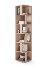 Eckregal aus Holz mit mehreren Fächern, gefüllt mit Büchern und Dekorationen, aus der Serie ASKIM von XORA, seitliche Perspektive
