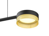 Nahaufnahme einer modernen LED-Pendelleuchte MESH mit schwarzem Gehäuse und goldfarbenem, perforiertem Schirm, von unten betrachtet.