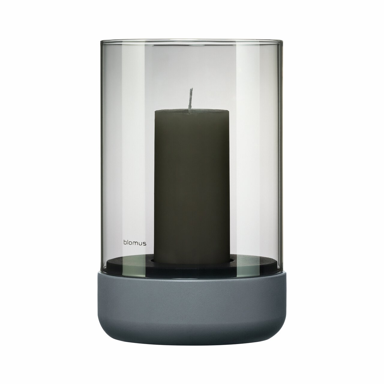 Windlicht CALMA in Steel Gray mit grauer Kerze, seitliche Perspektive