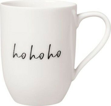 Weiße Tasse mit der Aufschrift 'ho ho ho' in schwarzer Schrift, seitliche Perspektive