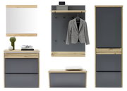 Moderne Garderobenmöbel in Anthrazit und hellem Holzdekor: Wandpaneel mit Hutablage und Haken, Schuhschrank/Kommode, Sitzbank und hoher Schrank – frontale Ansicht.