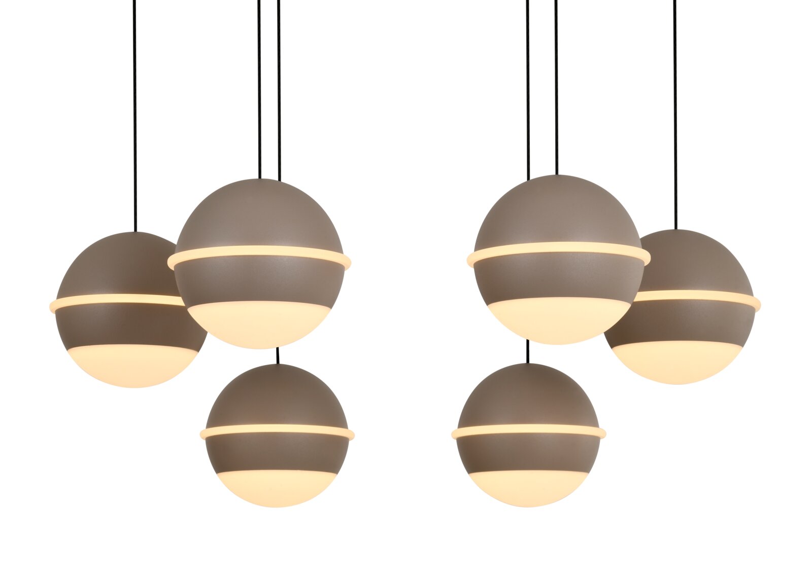 Moderne LED-hanglamp met zes bolvormige lampenkappen, gezien van onderaf.