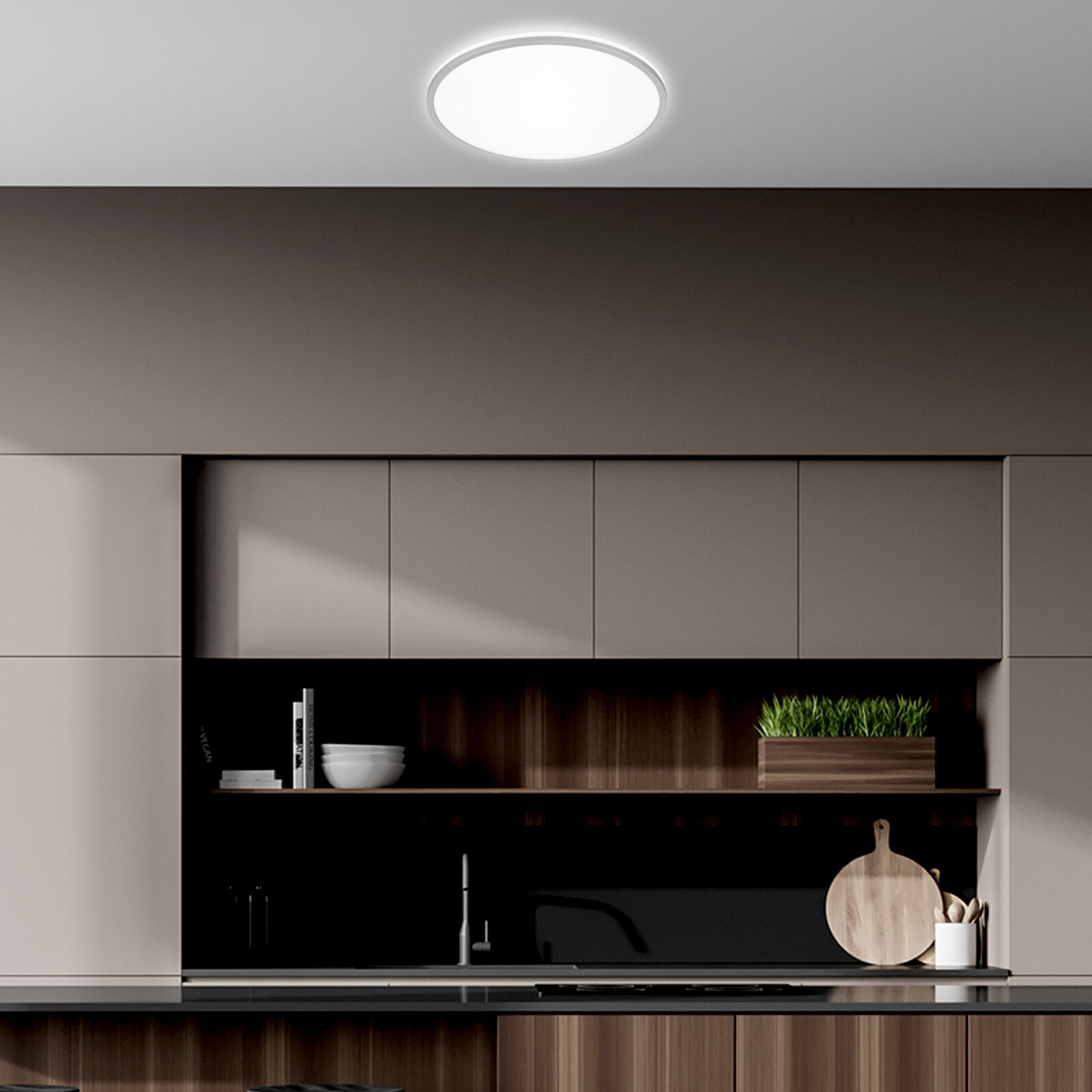 Briloner LED-plafondlamp PULAP A Moderne LED-Deckenleuchte in einer stilvollen Küche, von unten betrachtet.