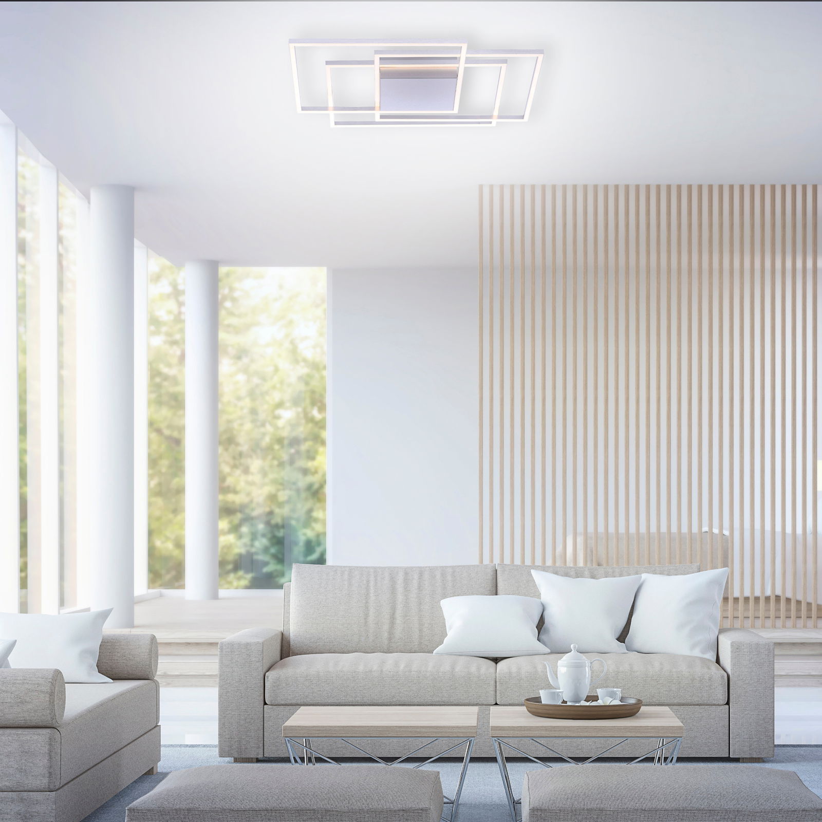 Moderne Deckenleuchte INIGO in einem stilvollen Wohnzimmer, aus der Perspektive von unten betrachtet.