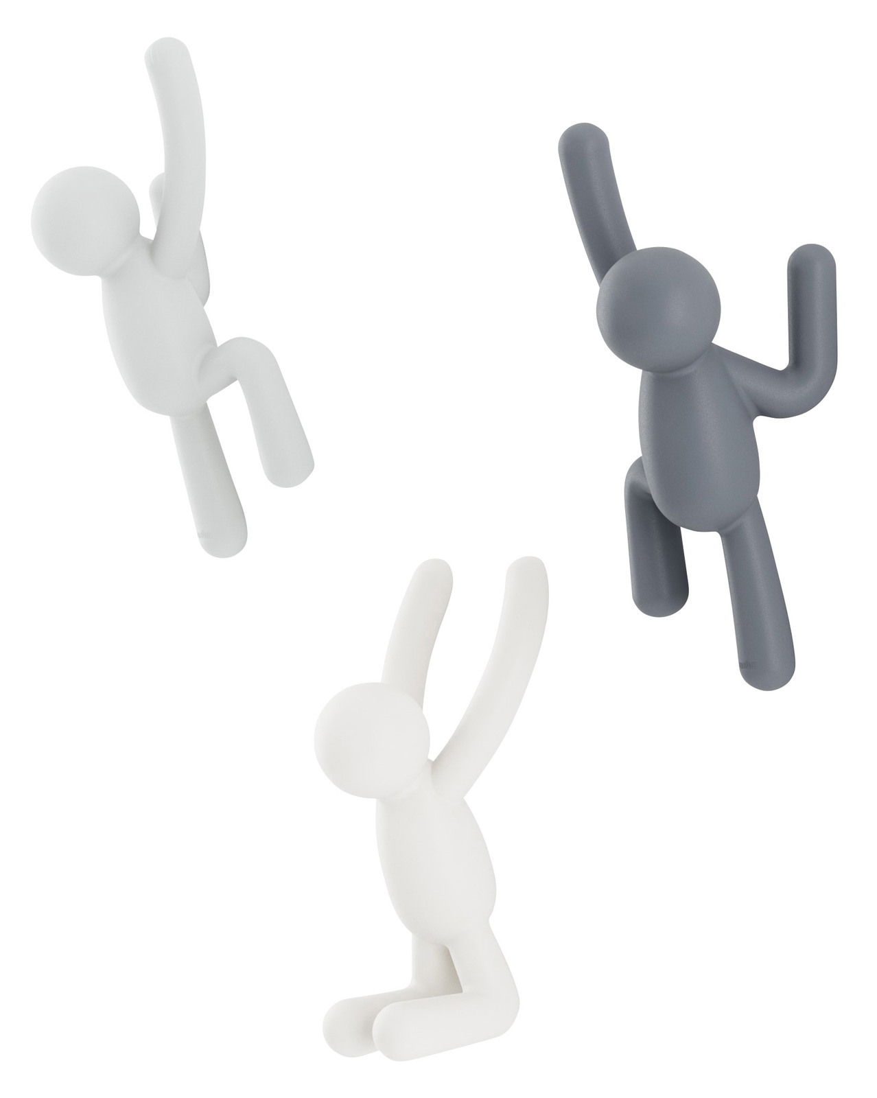 Drei Wandhaken in Form von stilisierten Figuren in verschiedenen Posen, aus der Frontalperspektive fotografiert.